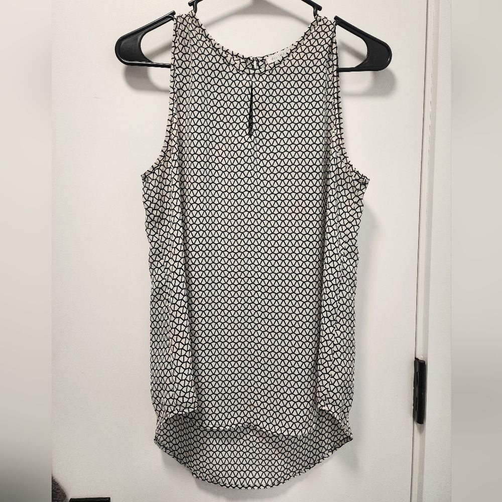 Violet & Claire Black & White Geometric Sleeveless Top - Size M